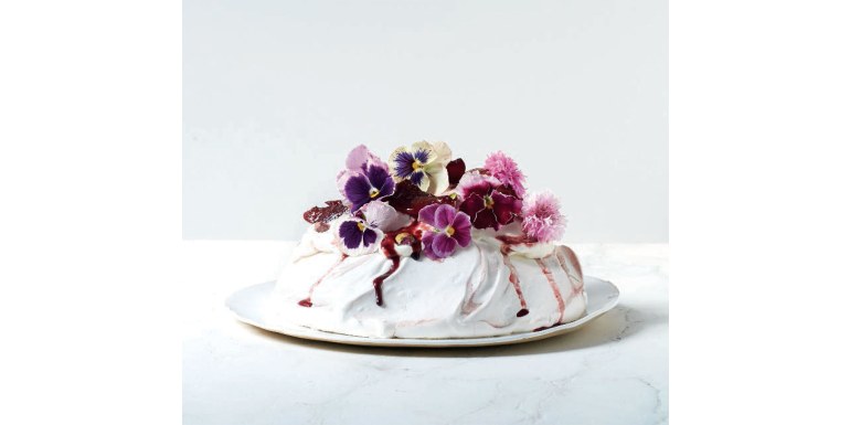 PAVLOVA - albicocche, nettarine e coulis d’ibisco