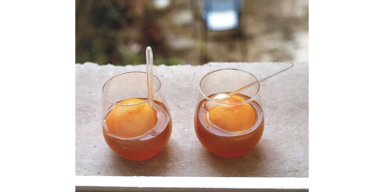 Pesche in gelatina di tè verde