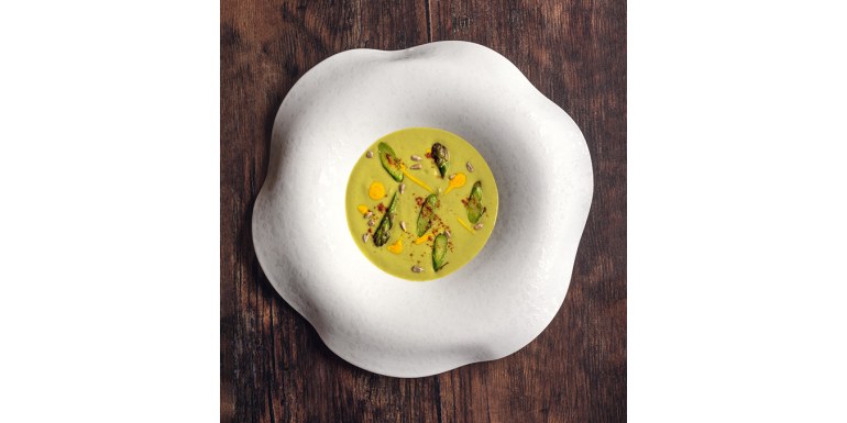 Vellutata di asparagi con zafferano e curry