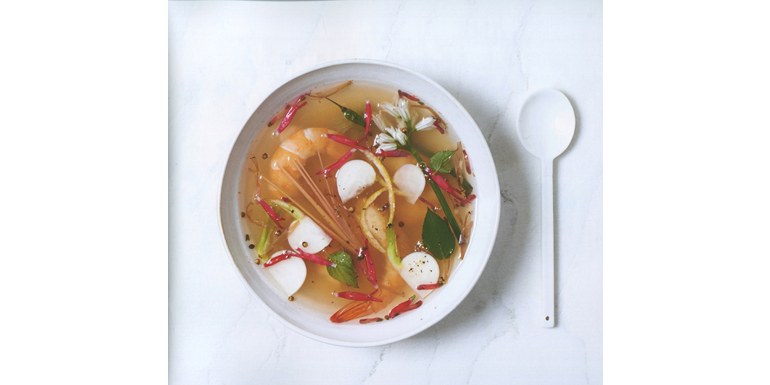 Brodo di gamberi ai fiori