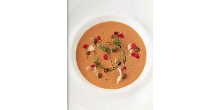 Zuppa di pomodori con olive e finocchio a scaglie