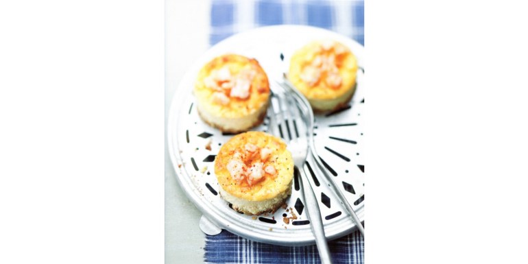 Piccola crema in stile cheesecake con gamberetti al peperoncino