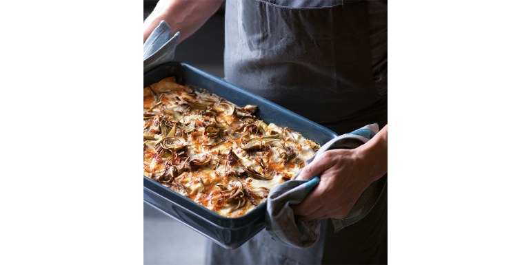 Lasagne con “ragù” di carciofi, menta e formaggio fondente