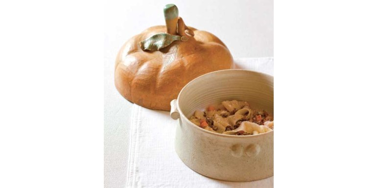 Tagliatelle with winter squash, crispy sausage and red wine - recipe of the week