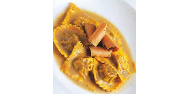 Ravioli di anatra, tortelli di cipolla rossa candita, salsa di fegatini al Porto - ricetta della settimana