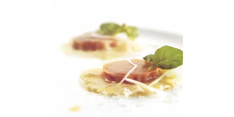 Ravioli di pomodoro, olio, parmigiano e cipollotto novello - ricetta della settimana