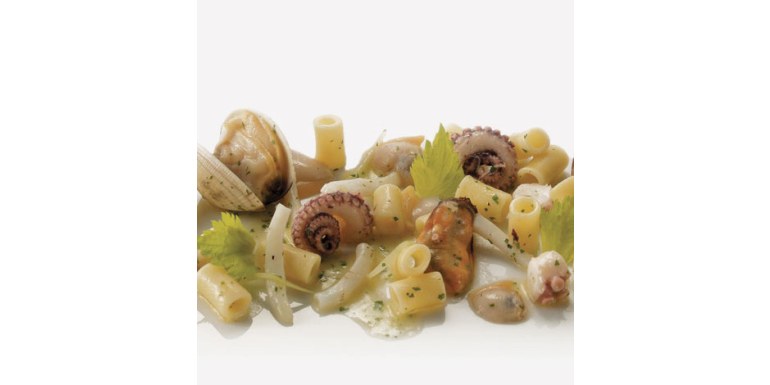 Insalata di ditaloni lisci ai frutti di mare - ricetta della settimana