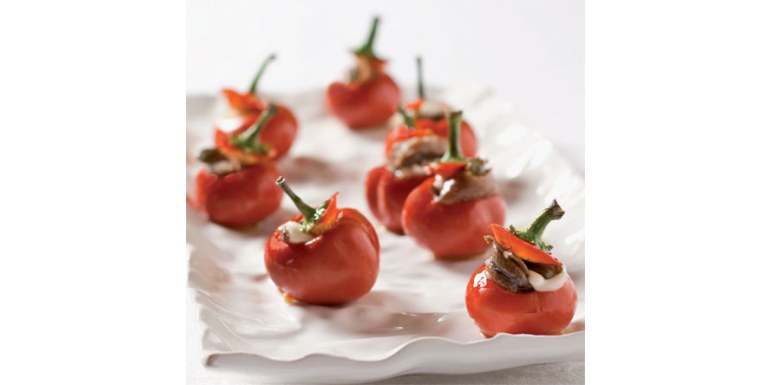 Peperoncelli con ripieno di capperi e acciughe - ricetta della settimana