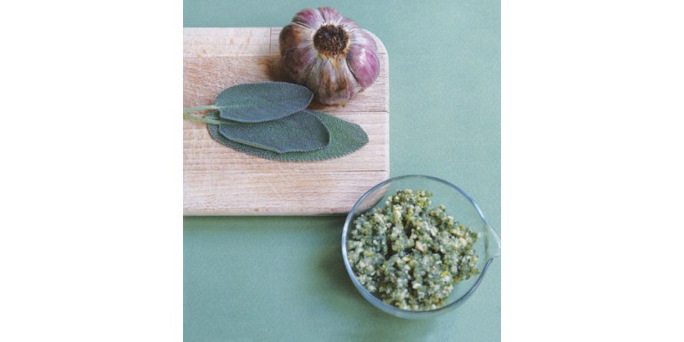 Pesto alla salvia e all’aglio arrostito - ricetta della settimana