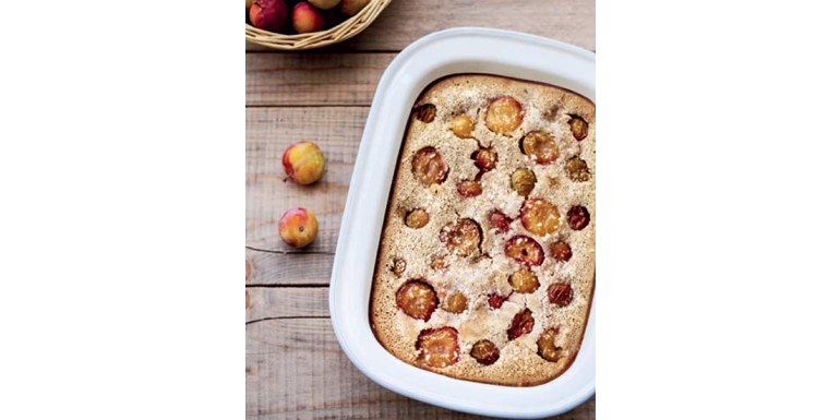 Clafoutis di mandorle e susine - ricetta della settimana