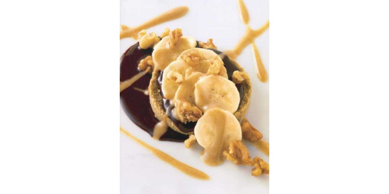 Tortino di banane e cioccolato con salse al caramello e al cioccolato - Ricetta della settimana