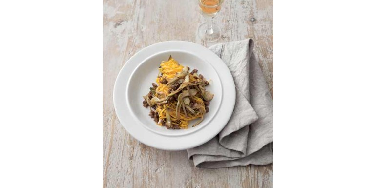 Linguine con ragù d’agnello e carciofi croccanti - Ricetta della settimana