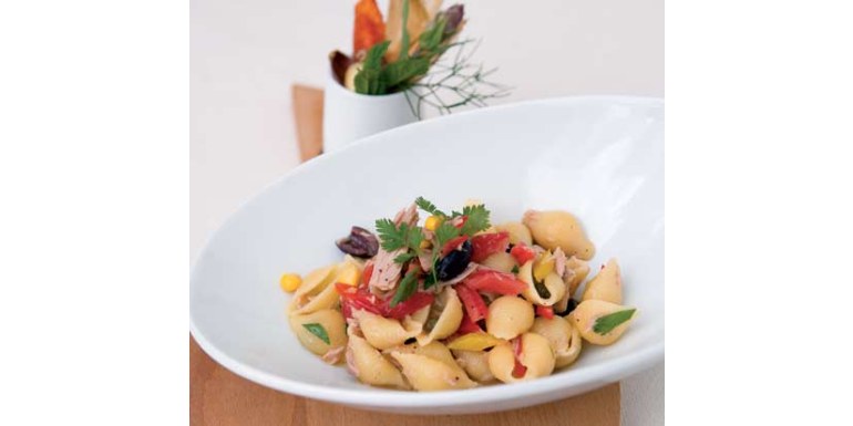 Tofarelle di grano duro al condimento di tonno, capperi e olive - Ricetta della settimana