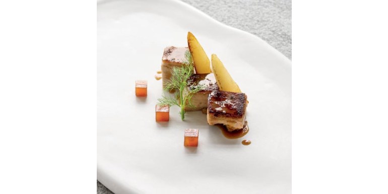 Porcelletto nero di Parma con pere arrostite e cubetti di cotognata alla senape - Ricetta della settimana