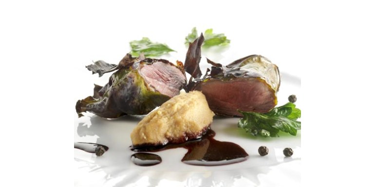 Piccione in foglia di vite con succo d'Amarone e purea di castagne