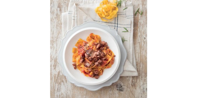 Lasagnette al rosmarino con salsiccia e pomodoro