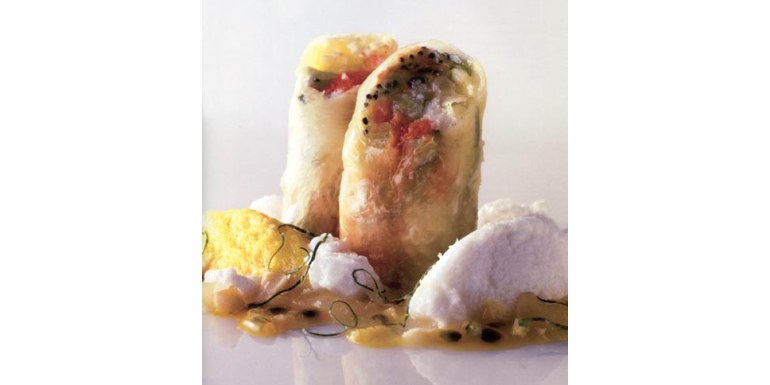 Involtini primavera ai frutti tropicali con sorbetto al cocco