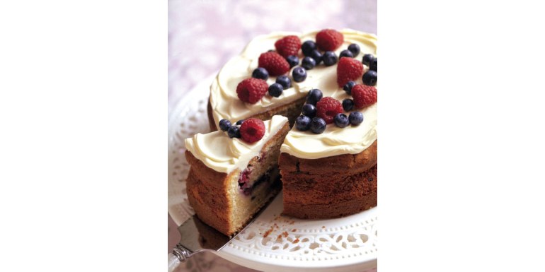 Torta alla vaniglia con frutti di bosco