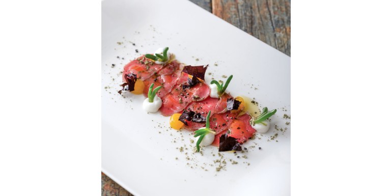 Carpaccio di manzo, polvere di lattuga, zenzero e frutto della passione