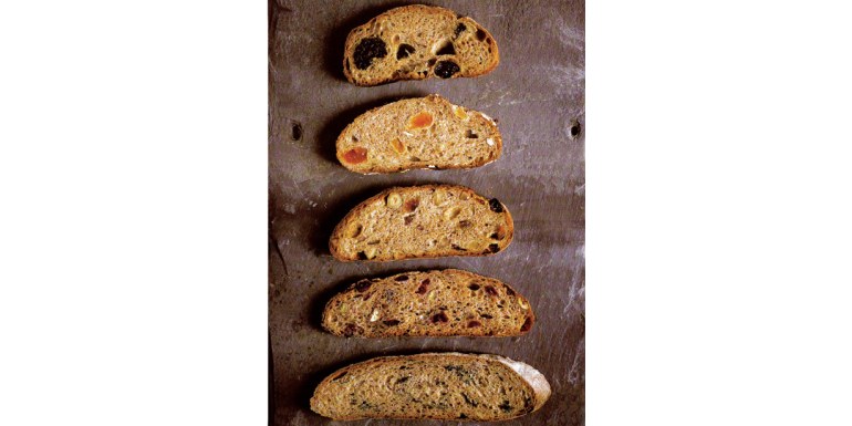 Pane al cardamomo con prugne