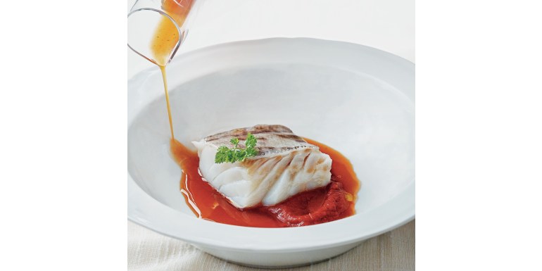 Merluzzo con peperoni rossi e il loro sugo di cottura