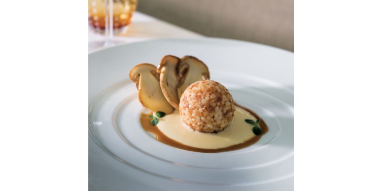 “Canederlo” di fregula, porcini, emulsione al Trentingrana e Trento DOC