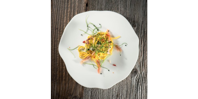Tagliolini di Rock chives® con acciughe e peperoncino