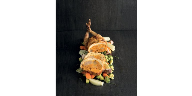 Faraona farcita con zucca e cipolline